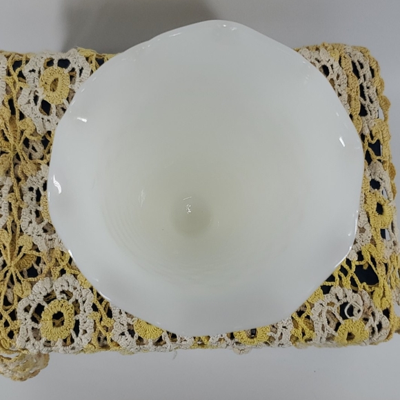 HOBNAIL VINTAGE MILK GLASS VASE - Picture 4 of 7